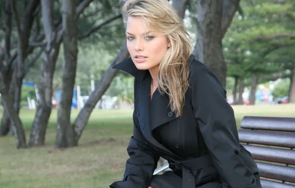 Скамейка, Парк, Актриса, Плащ, Actress, Margot Robbie, Марго Робби
