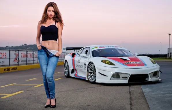 Взгляд, Ferrari, Эротика, красивая девушка, белый авто, на фоне машины
