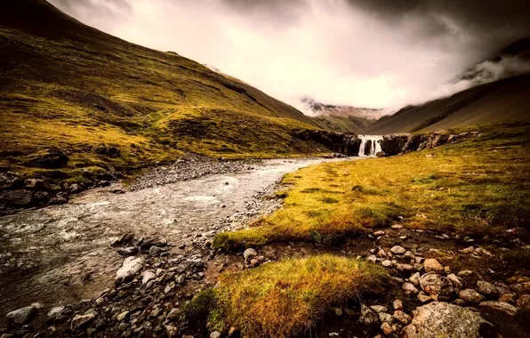 Картинка трава, облака, горы, ручей, камни, водопад, долина, Исландия