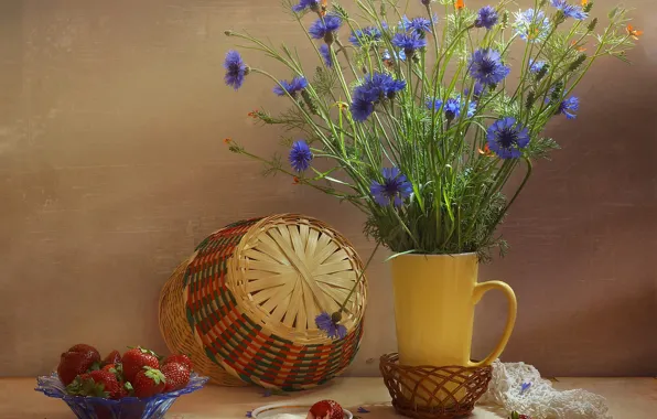 Цветы, ягоды, стол, букет, клубника, кувшин, натюрморт, корзинка