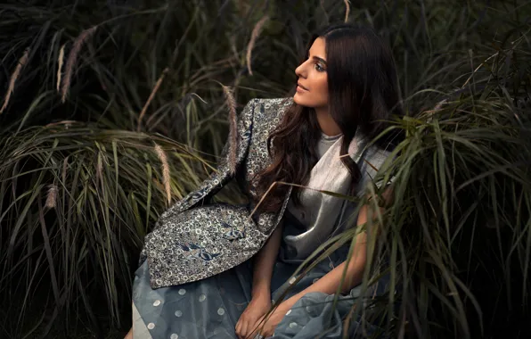 Girl, Smile, beautiful, model, brunette, pose, indian, actress