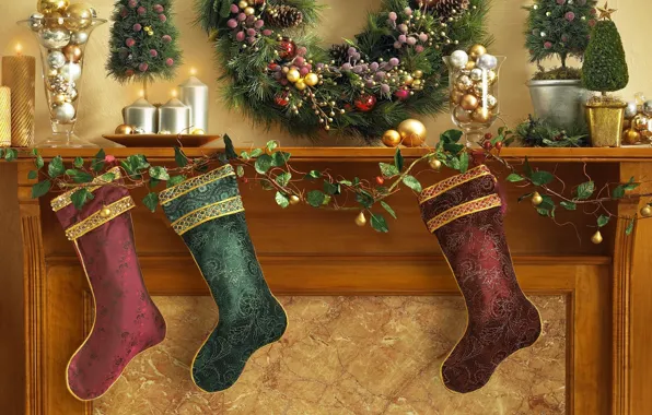 Картинка украшения, праздник, шары, рождество, свечи, носки, камин