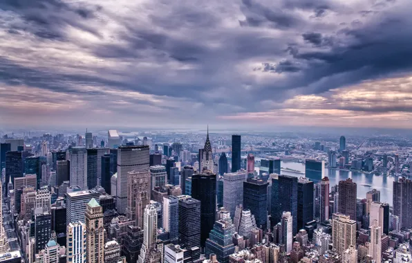 Картинка небо, тучи, город, здания, дома, Нью-Йорк, небоскребы, вечер