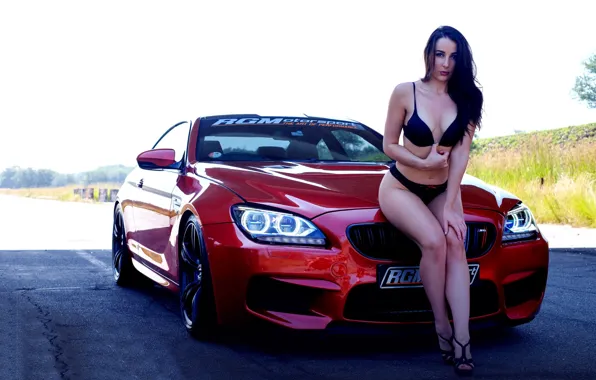 Взгляд, BMW, Эротика, красный авто, сидит на капоте, красивая брюнетка