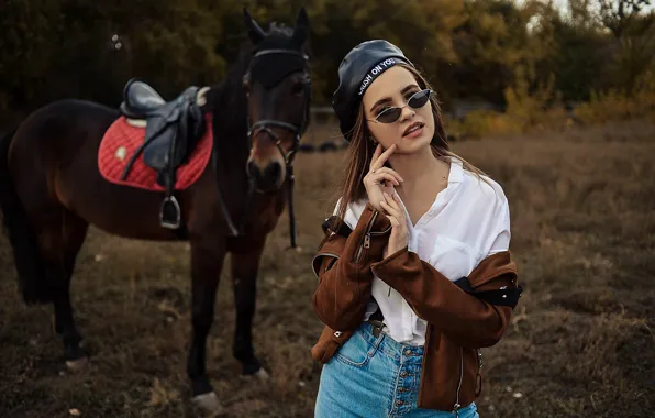 Картинка девушка, поза, стиль, конь, лошадь, очки, куртка, Алина Божко