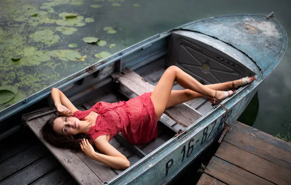 Картинка девушка, поза, лодка, платье, ножки, Дмитрий Шульгин