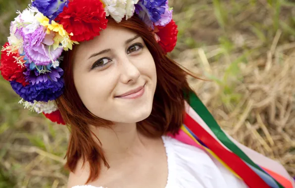 Лицо, венок, рыжеволосая, face, redhead, улыбается, wreath, smiling