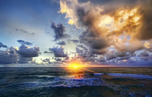 Картинка море, волны, небо, облака, лучи, свет, закат, природа
