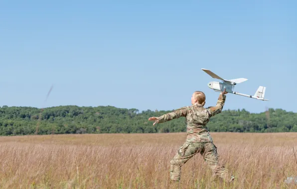 Девушка, Висконсин, Солдат, США, Wisconsin, Small unmanned aircraft, National Guard, Национальная гвардия