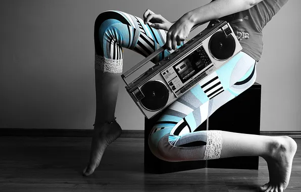 Картинка девушка, музыка, ноги, пол, кассетник, магнитофон