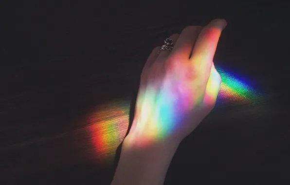 Цвета, девушка, стол, рука, радуга, кольцо, ногти