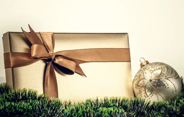 Дождик, белый, зеленый, коробка, подарок, шар, Новый Год, Рождество