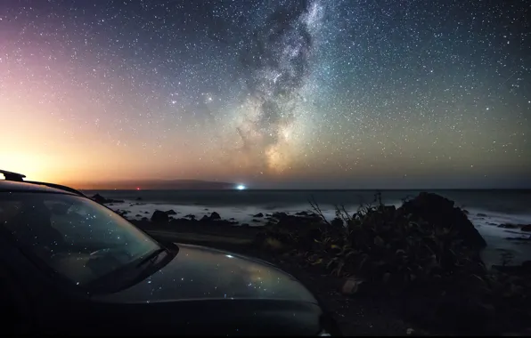 Картинка небо, звезды, закат, отражение, побережье, капот, Млечный путь, автомобиль