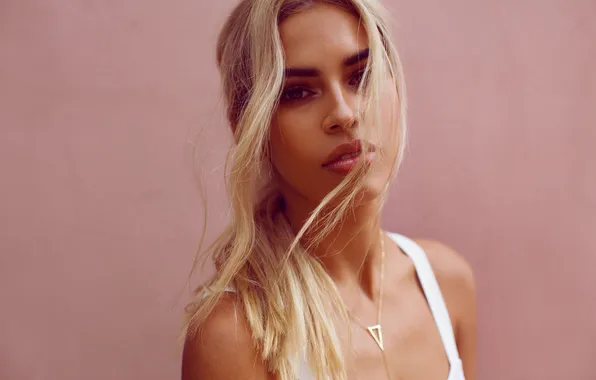Портрет, блондинка, Juliana Herz