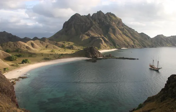 Море, пляж, горы, парусник, залив, Komodo islands, Silolona, Indonesia