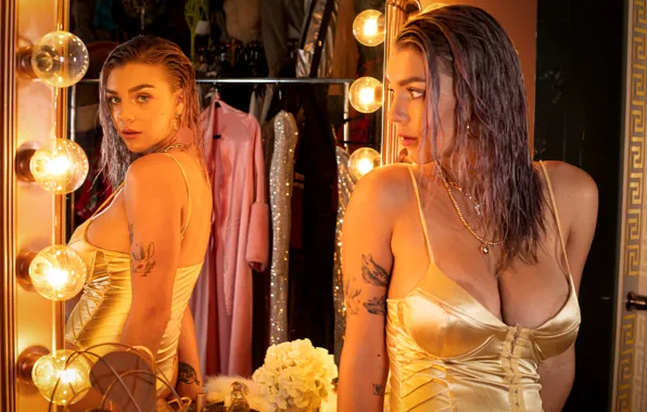Lamps, pornstar, mirror, tattoed, Gabbie Carter