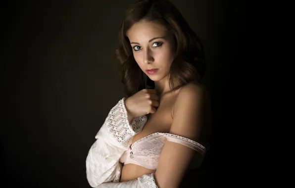 Взгляд, лифчик, кофточка, тёмный фон, Ana Victoria