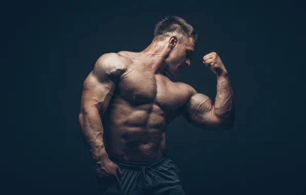 Power, pose, bodybuilder