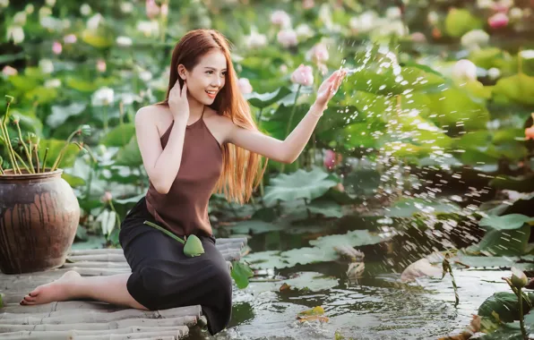 Девушка, озеро, лилии