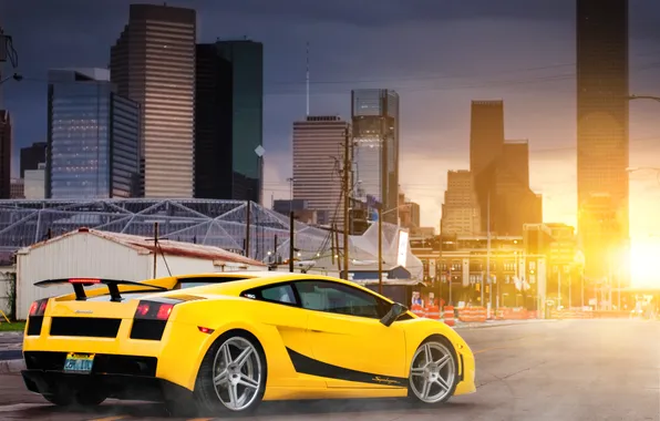Картинка город, Lamborghini, Superleggera, Gallardo, блик, жёлтая, небоскрёбы, ламборджини