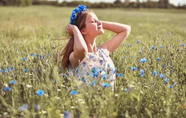 Поле, лето, девушка, свет, цветы, природа, поза, улыбка