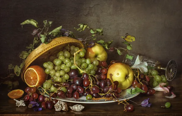 Картинка яблоки, апельсин, тарелка, виноград, ракушки, натюрморт
