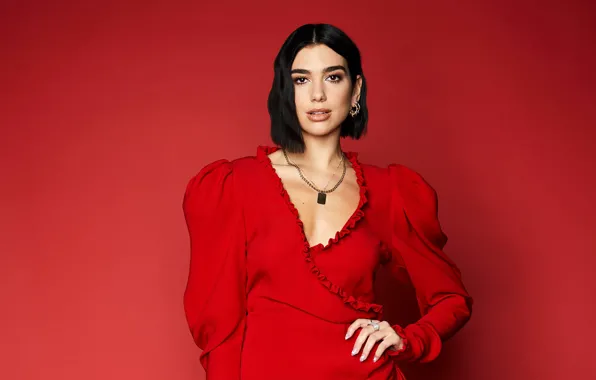 Кольца, серьги, украшение, Певица, красное платье, красный фон, Singer, Дуа Липа