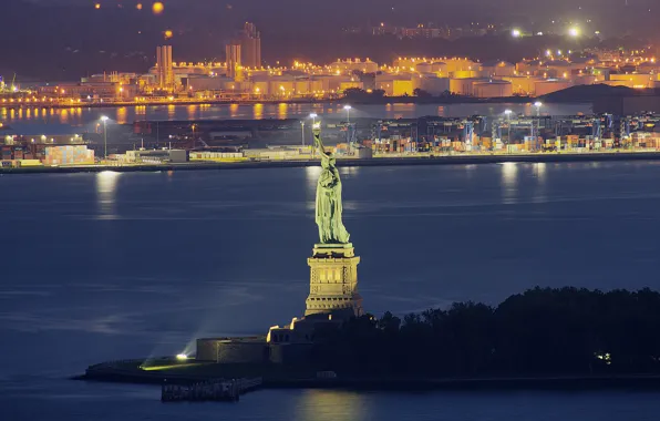 Картинка пейзаж, ночь, огни, дома, Нью-Йорк, США, Статуя Свободы