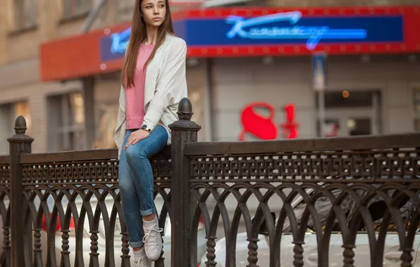 Картинка city, model, street, women, jeans, brunette, glasses, sitting