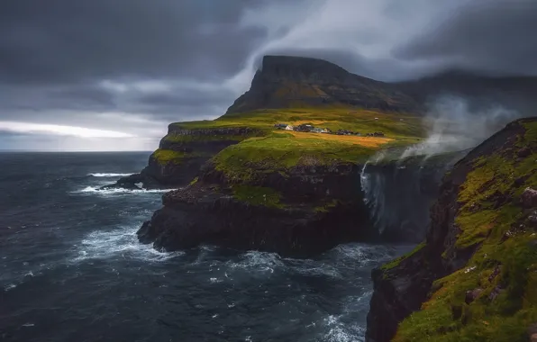 Картинка море, облака, горы, тучи, скалы, ветер, поселок, Фарерские острова