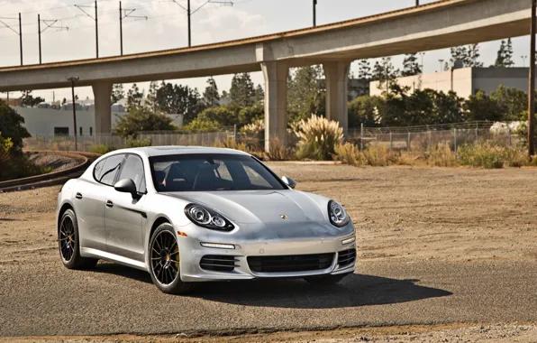Porsche, Panamera, 2014, под мостом
