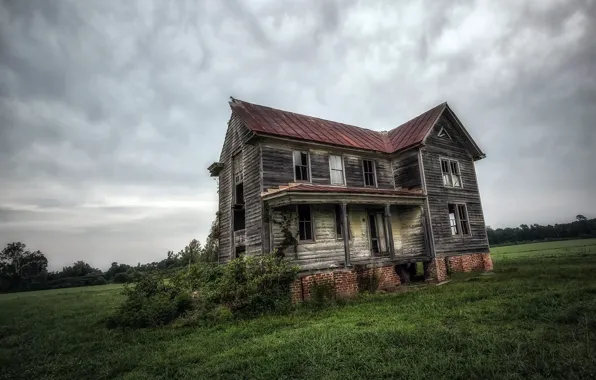 Поле, небо, дома