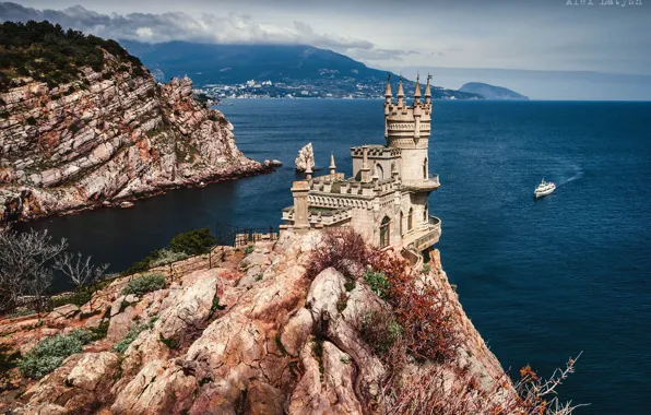 Картинка море, замок, скалы, Крым, теплоход, Ласточкино гнездо, РОССИЯ, Чёрное море