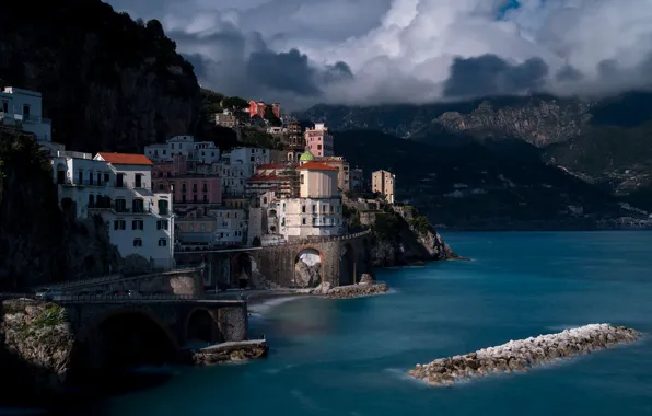 Море, горы, тучи, город, скалы, дома, Италия, Амальфи