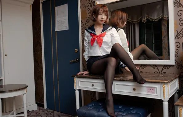Девушка, зеркало, girl, азиатка, asian, короткая юбка, темные колготки