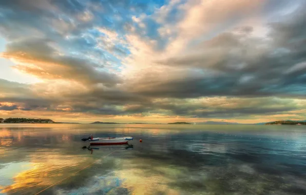 Картинка море, вода, солнце, облака, восход, лодка
