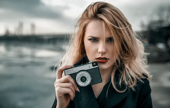 Девушка, рука, портрет, макияж, прическа, фотоаппарат, блондинка, красивая
