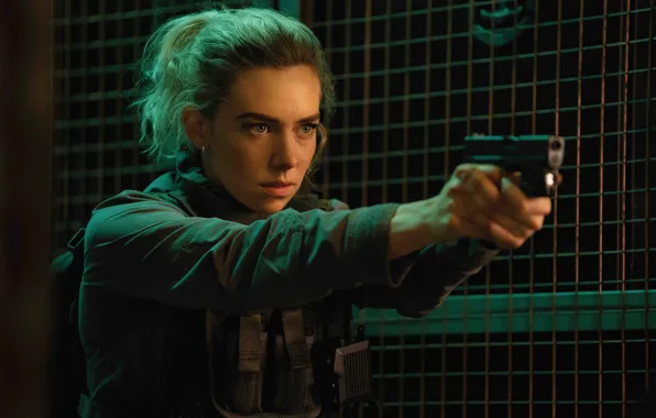 Девушка, пистолет, фильм, кадр, блондинка, боевик, Ванесса Кирби, Vanessa Kirby