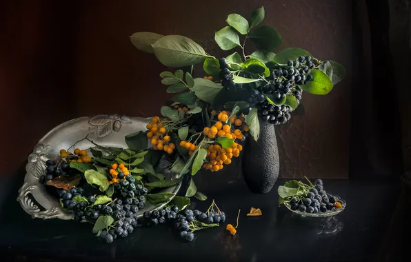 Картинка ягоды, тарелка, ваза, plate, berries, vase, облепиха, черноплодная рябина