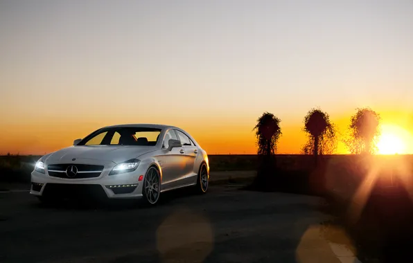 Картинка белый, небо, солнце, закат, Mercedes-Benz, white, блик, AMG