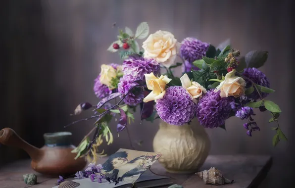 Цветы, малина, розы, букет, ваза, ракушки, натюрморт, сиреневые
