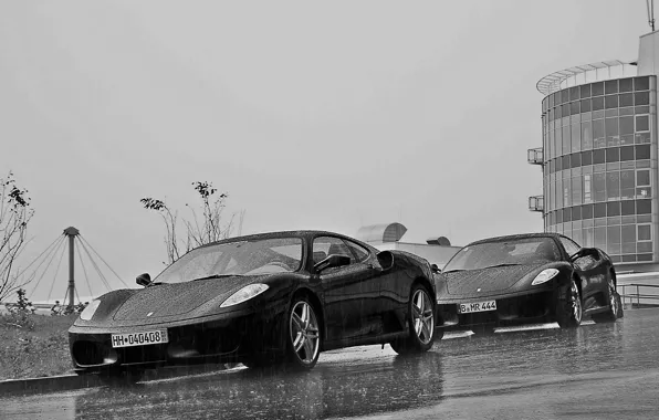 Картинка дождь, здание, Ferrari, феррари, f430, rain, black and white, ф430
