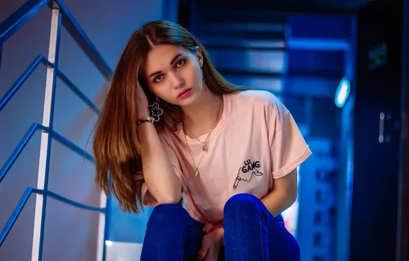 Девушка, model, women, jeans, brunette, sitting, T-shirt, red lipstick