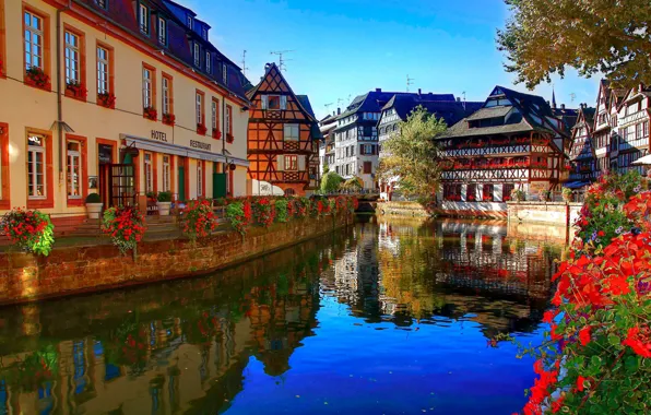 Картинка цветы, река, Франция, здания, дома, канал, ресторан, отель