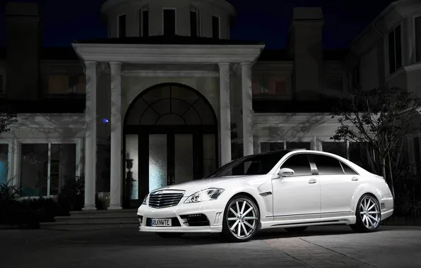 Картинка белый, ночь, дом, Mercedes-Benz, тень, AMG, передняя часть, мерседес бенц