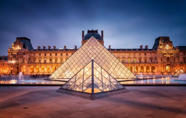 Картинка город, Франция, Париж, вечер, Лувр, освещение, подсветка, площадь
