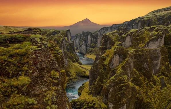 Река, гора, каньон, ущелье
