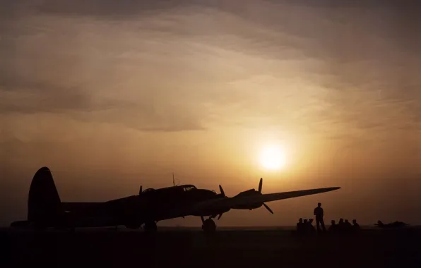 Картинка небо, закат, бомбардировщик, аэродром, пилоты, B-17, летающая крепость, Flying Fortress
