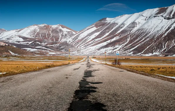 Дорога, небо, горы