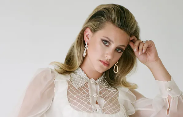 Картинка взгляд, девушка, портрет, актриса, блузка, красивая, Lili Reinhart